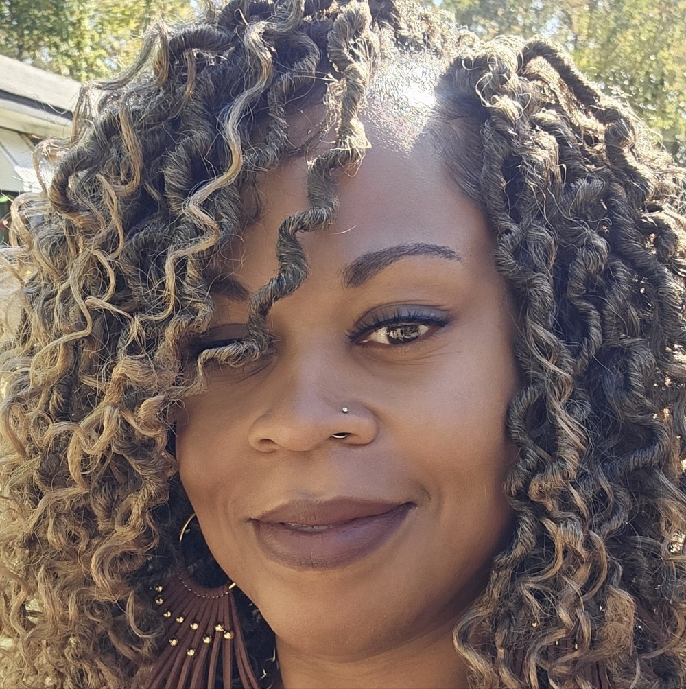 Meet your Posher, Pamela